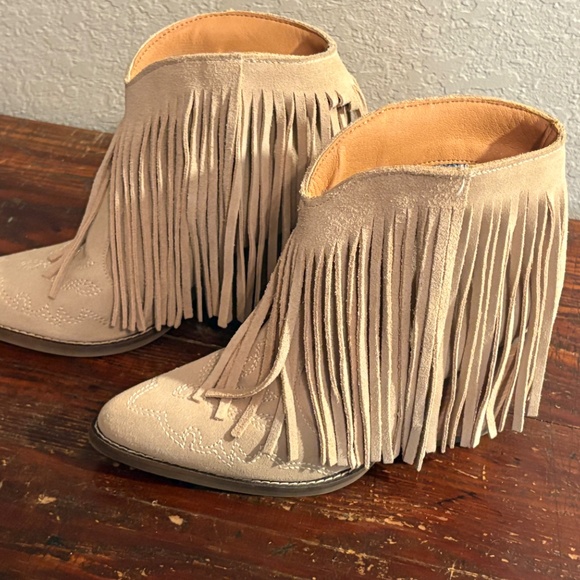 Dingo Tangles Suede Fringe Pull on Western Booties size 7.5 - Picture 2 of 6